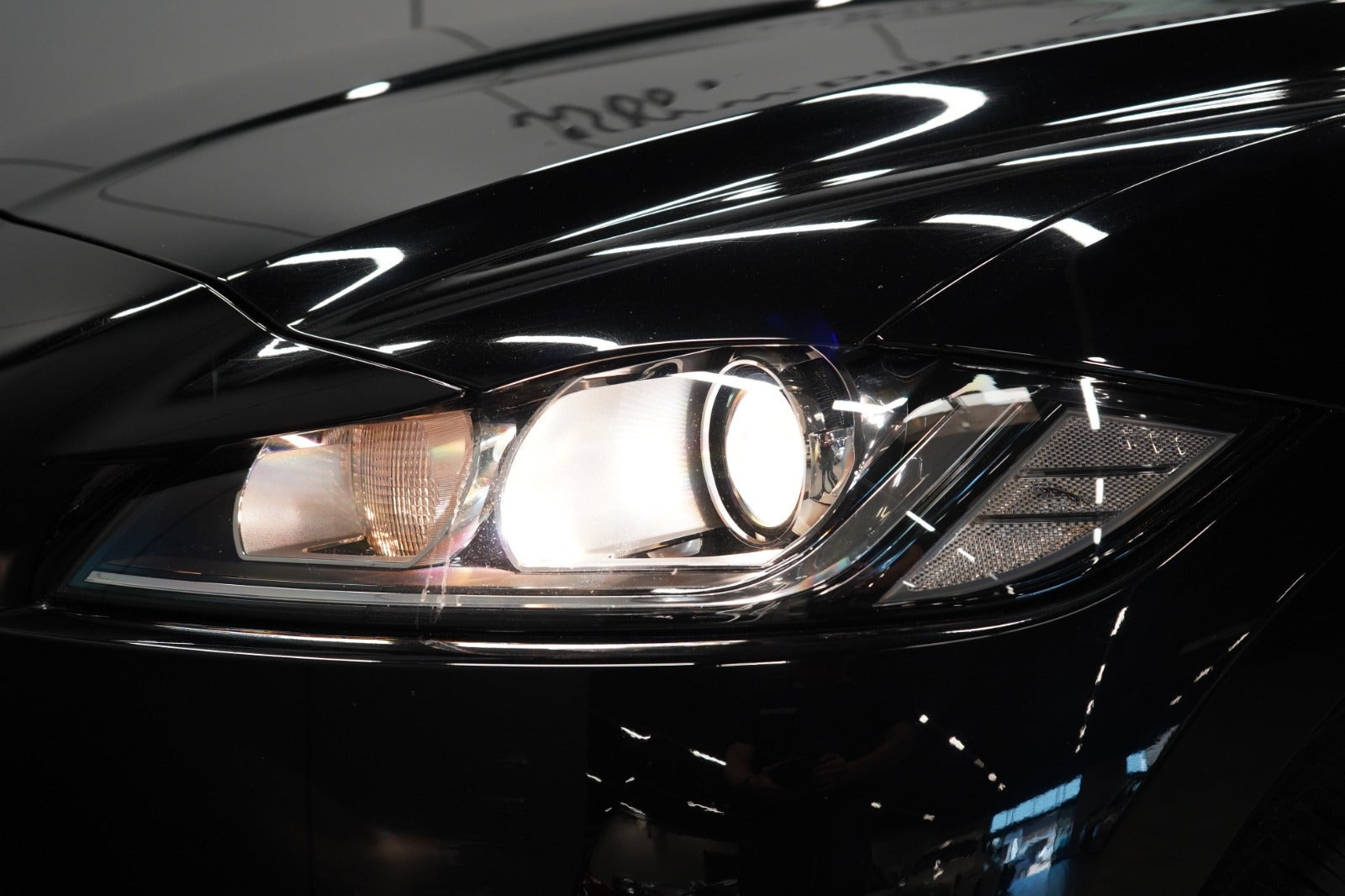 Sort Jaguar F-Pace fra 2018