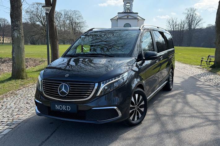 Grøn Mercedes EQV300 fra 2021