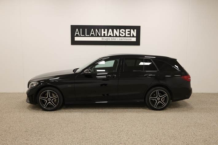 Sort Mercedes C300 de fra 2021