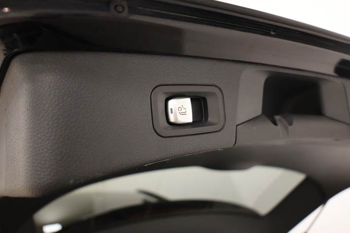 Sort Mercedes C300 de fra 2021