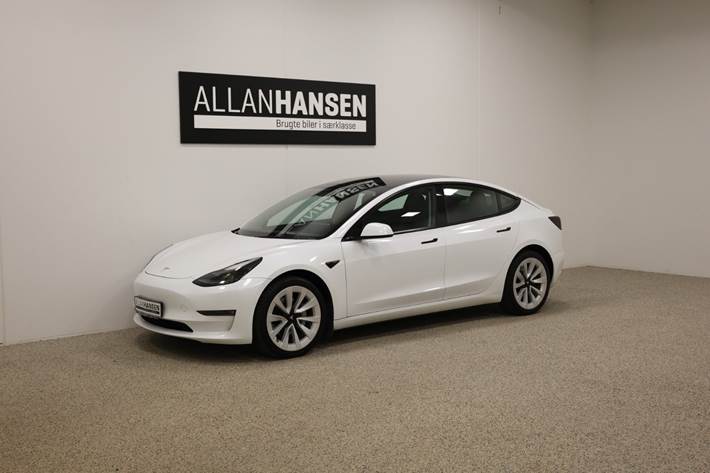 Hvid Tesla Model 3 fra 2021