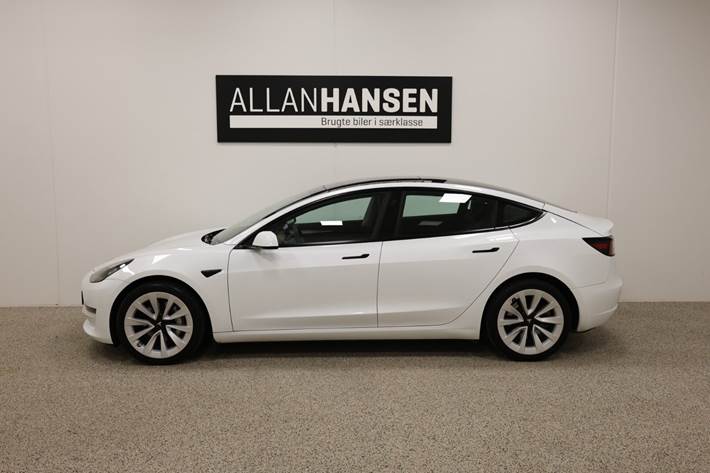 Hvid Tesla Model 3 fra 2021