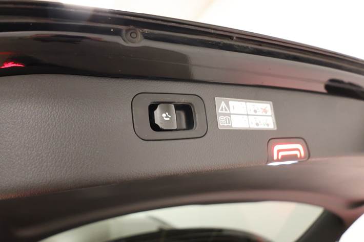 Sort Mercedes C300 e fra 2023