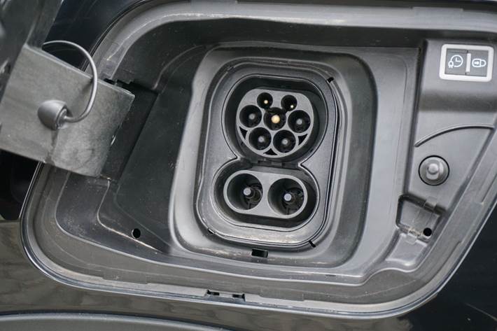 Sort Peugeot e-2008 fra 2021