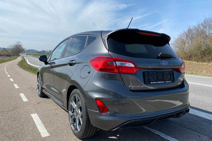 Grå Ford Fiesta fra 2021