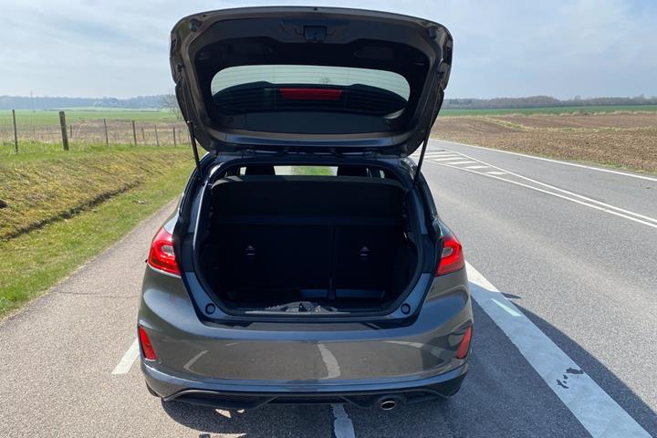 Grå Ford Fiesta fra 2021