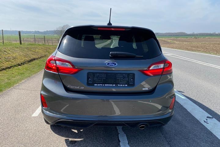 Grå Ford Fiesta fra 2021