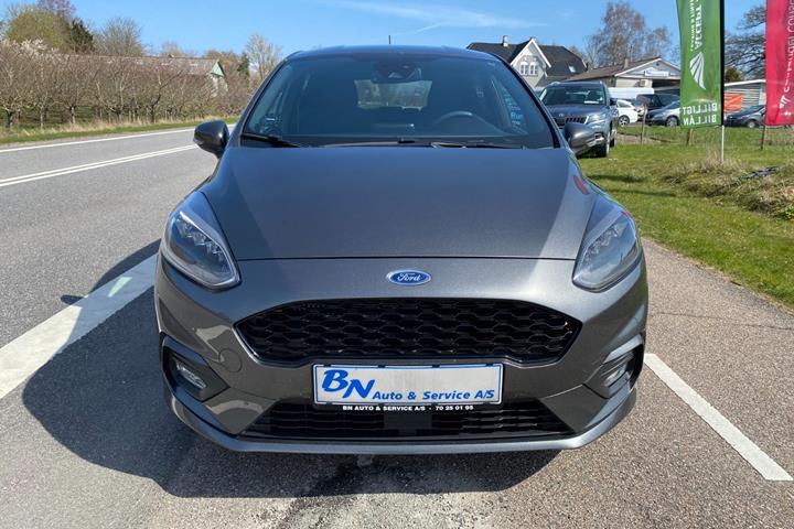 Grå Ford Fiesta fra 2021