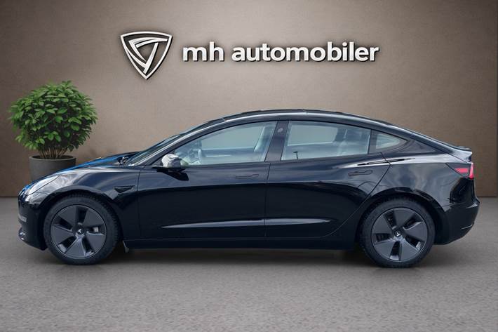 Sort Tesla Model 3 fra 2021