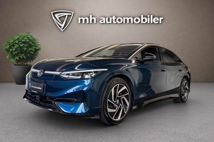 Blå VW ID.7 fra 2025 set udefra