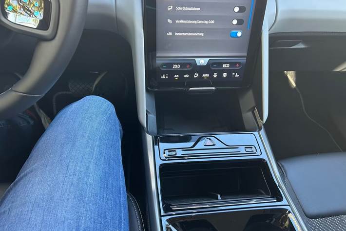 Sort Ford Explorer fra 2025