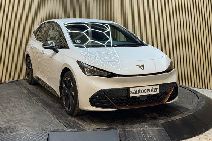 Hvid Cupra Born fra 2023 set udefra