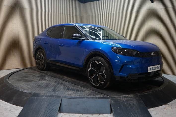 Blå Ford Capri fra 2025