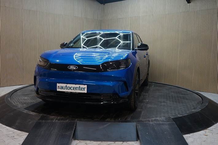 Blå Ford Capri fra 2025