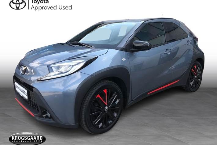 Grå Toyota Aygo X fra 2023