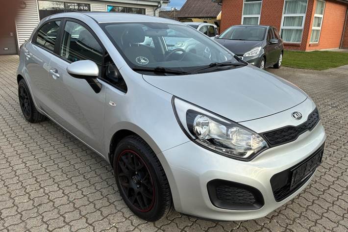 Sølv Kia Rio fra 2013