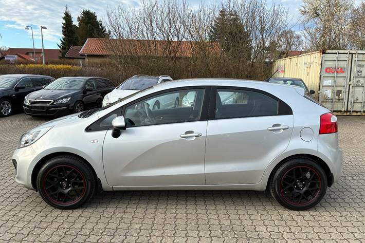 Sølv Kia Rio fra 2013