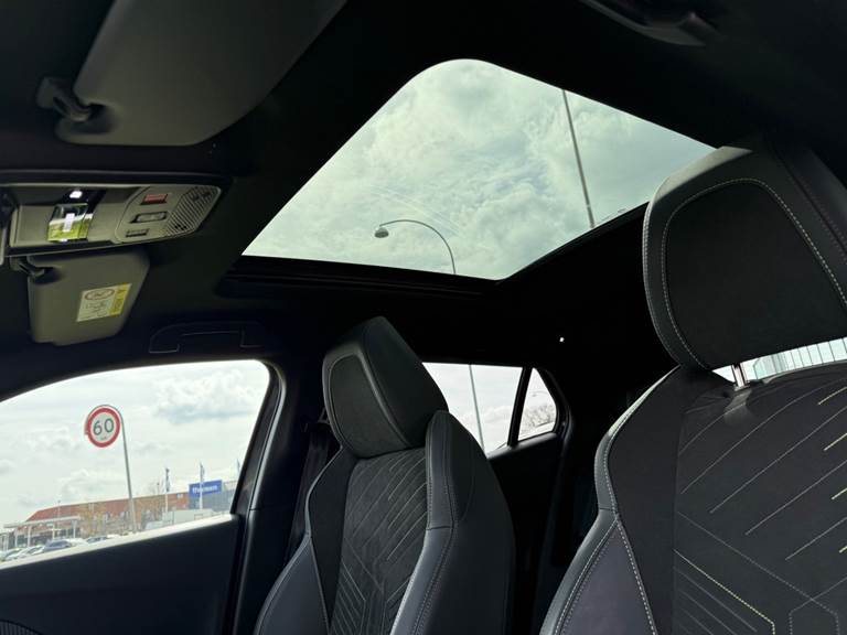 Peugeot e-2008 54 GT Sky