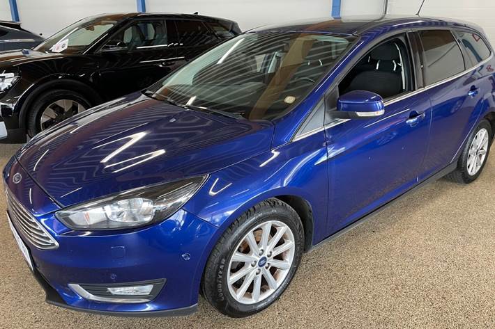 Blå Ford Focus fra 2017