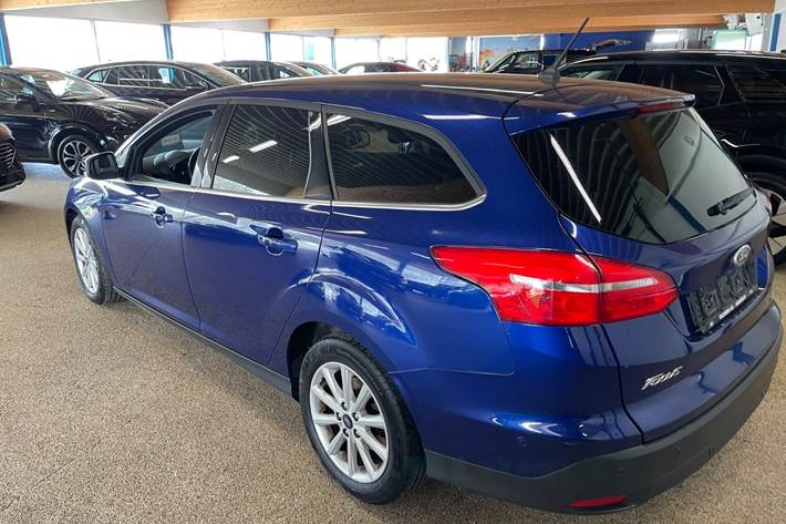 Blå Ford Focus fra 2017