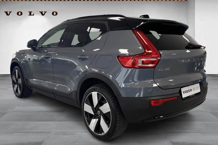 Grå Volvo XC40 fra 2022