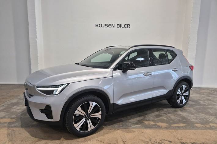 Sølv Volvo XC40 fra 2024