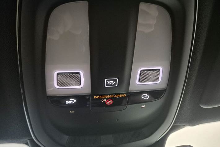 Sølv Volvo XC40 fra 2024