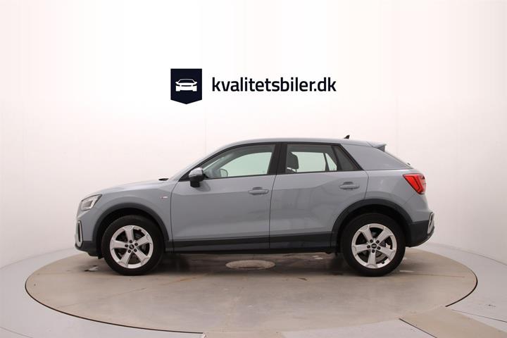 Grå Audi Q2 fra 2023