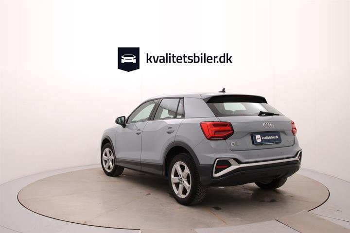 Grå Audi Q2 fra 2023