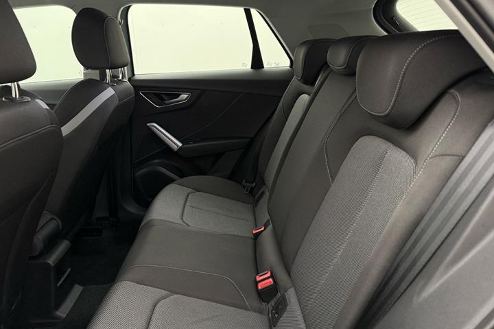 Grå Audi Q2 fra 2023