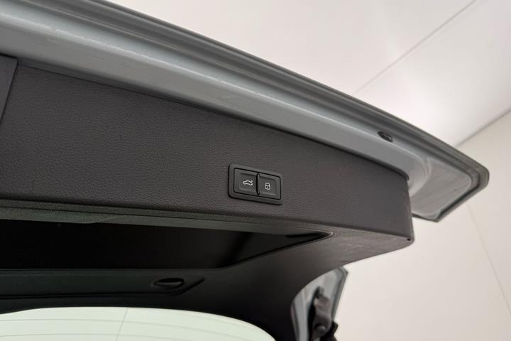 Grå Audi Q2 fra 2023