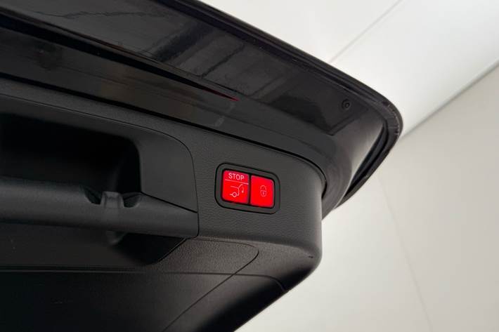 Sort Mercedes EQC 400 fra 2023