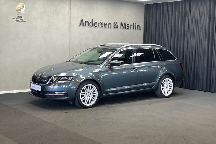 Sort Skoda Octavia fra 2019