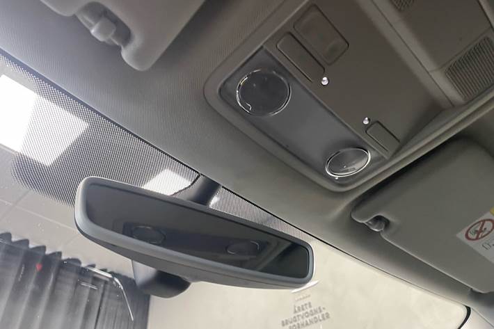 Sort Skoda Octavia fra 2019