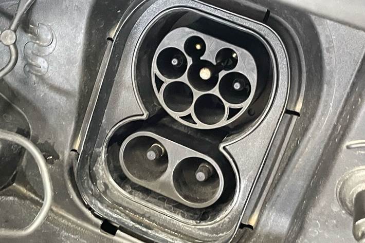 Hvid Alfa Romeo Junior fra 2025