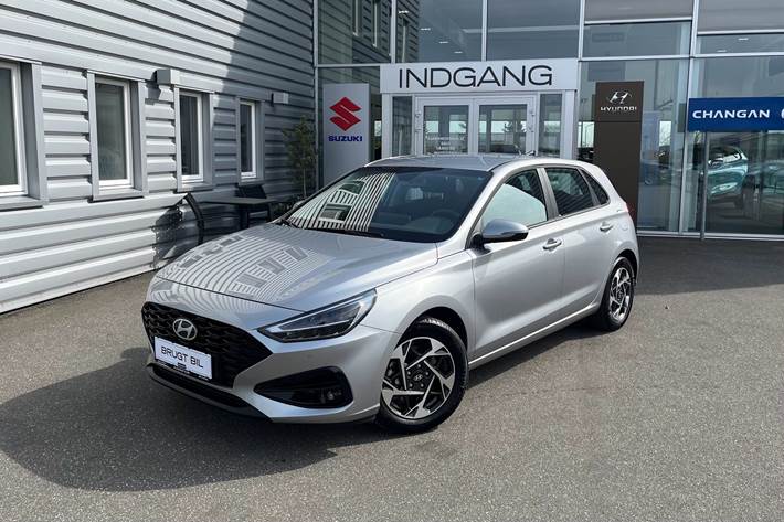 Sølv Hyundai i30 fra 2025