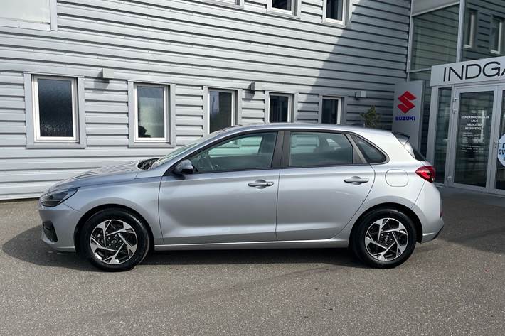 Sølv Hyundai i30 fra 2025