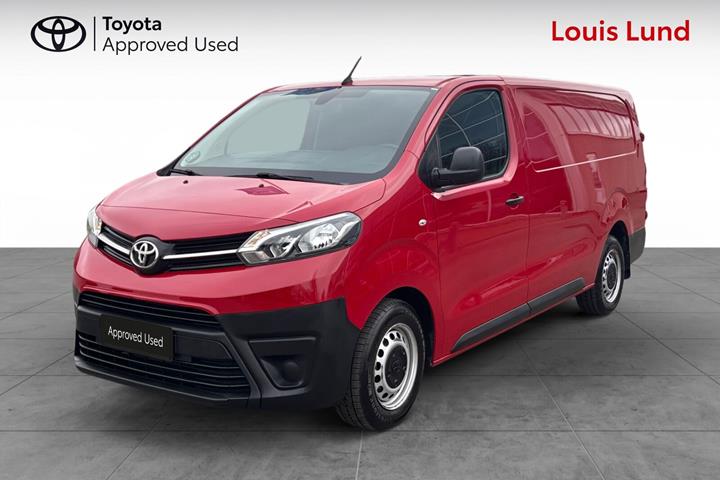 Rød Toyota ProAce fra 2023 set udefra