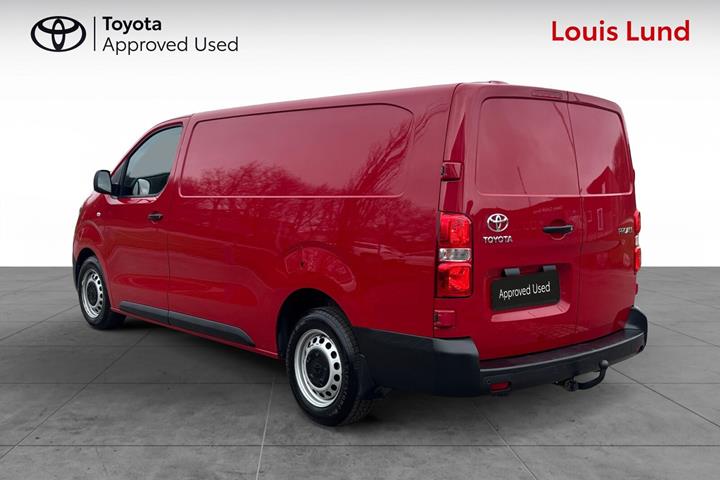 Rød Toyota ProAce fra 2023