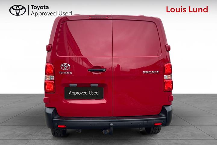 Rød Toyota ProAce fra 2023