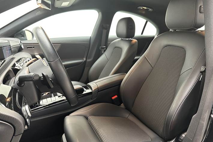 Sort Mercedes CLA200 fra 2021