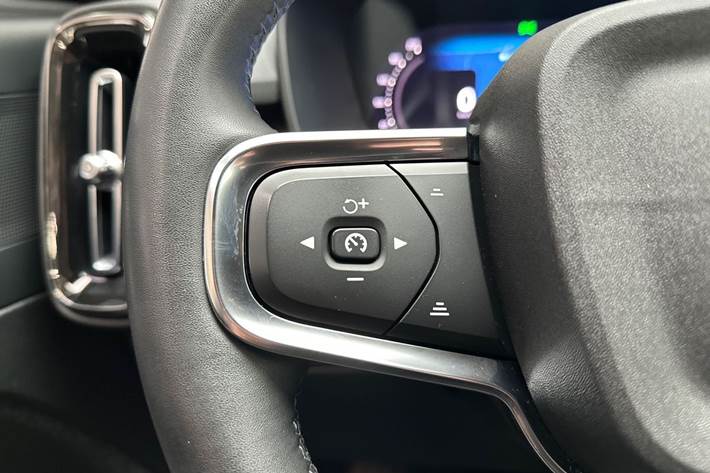 Sort Volvo XC40 fra 2022