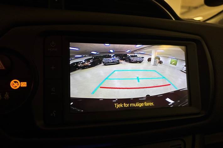 Rød Toyota Yaris fra 2020