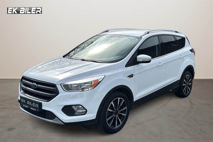 Hvid Ford Kuga fra 2017 set udefra