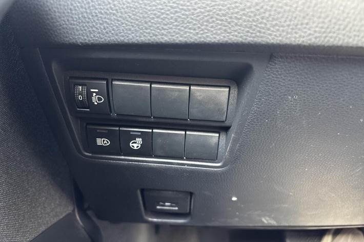 Grå Mazda 2 fra 2022