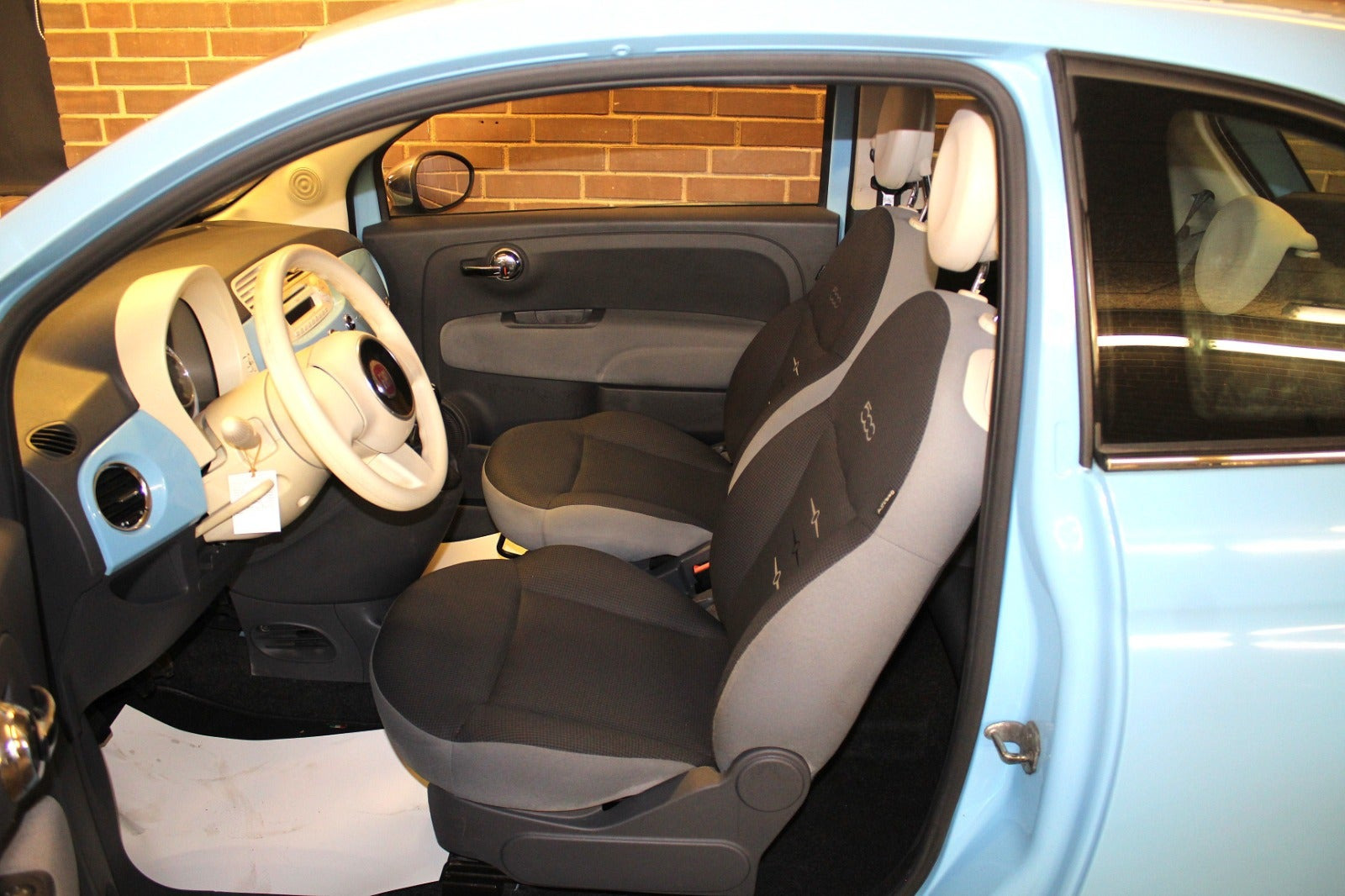 Blå Fiat 500 fra 2015