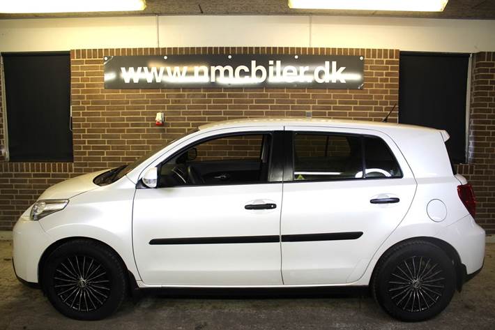 Hvid Toyota Urban Cruiser fra 2013