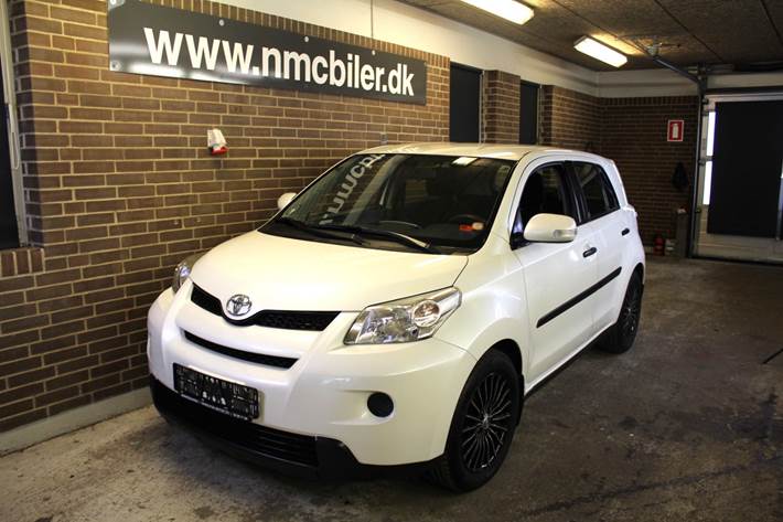 Hvid Toyota Urban Cruiser fra 2013
