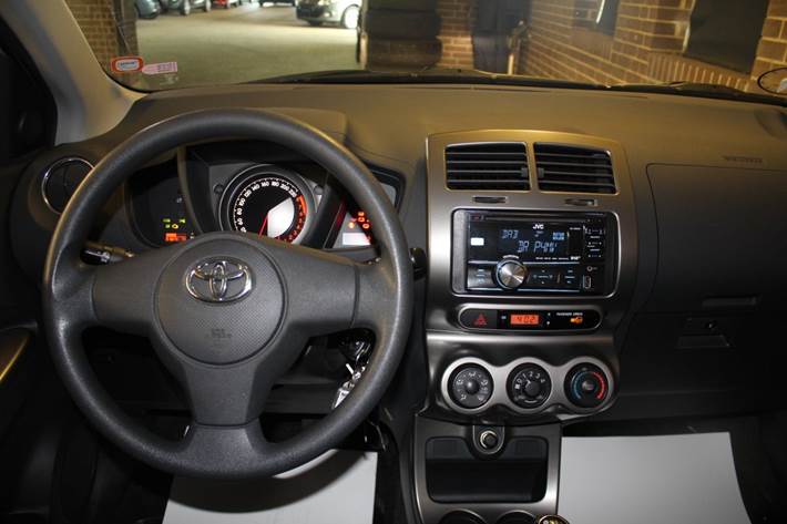 Hvid Toyota Urban Cruiser fra 2013