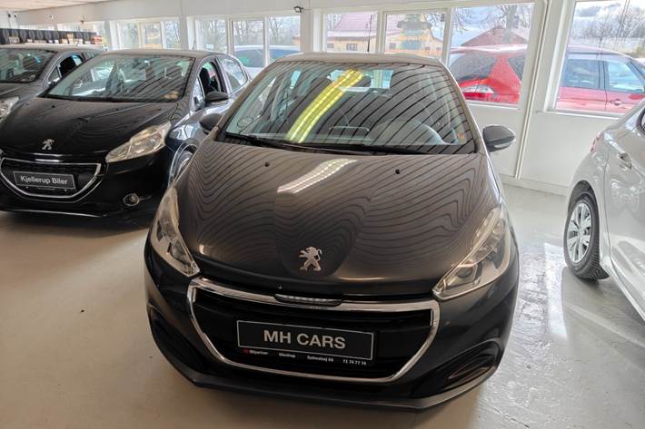 Gul Peugeot 208 fra 2015
